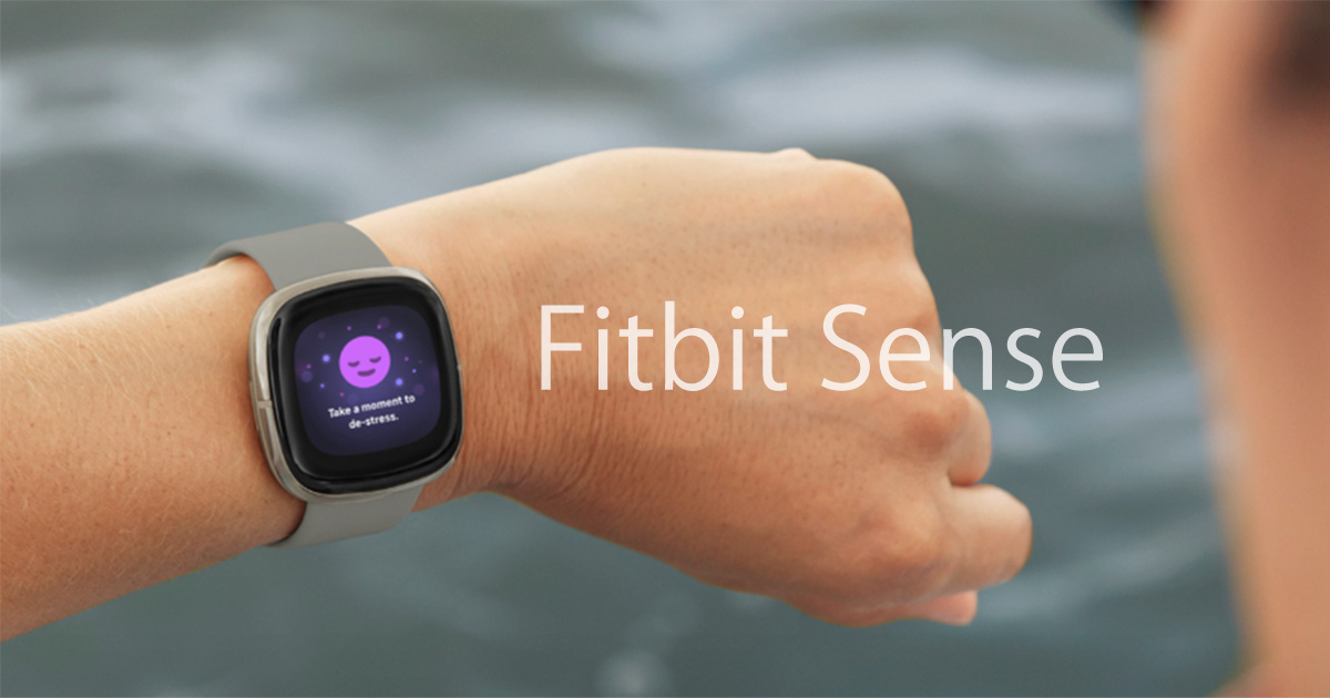 Fitbit Senseを装着している写真（出典：Fitbit 公式サイト）