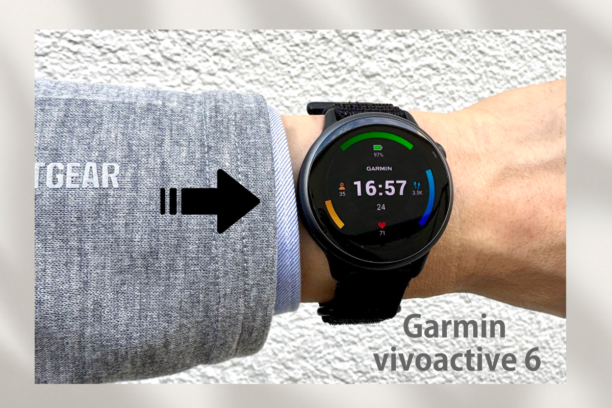 手首に装着したGarmin vivoactive 6の写真(本人撮影:おかきソムリエ)