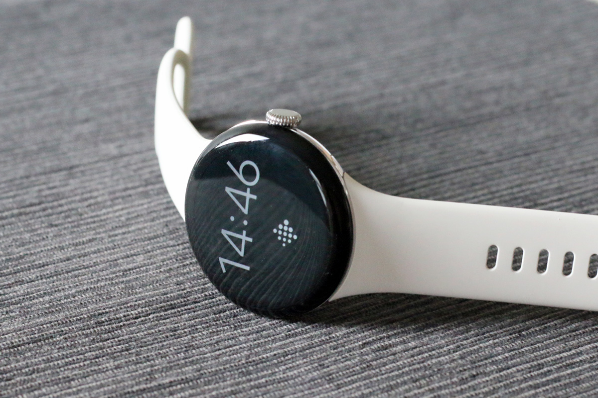 筆者が愛用しているGooglePixel Watch 3:サイズ41mmの写真(撮影:おかきソムリエ)